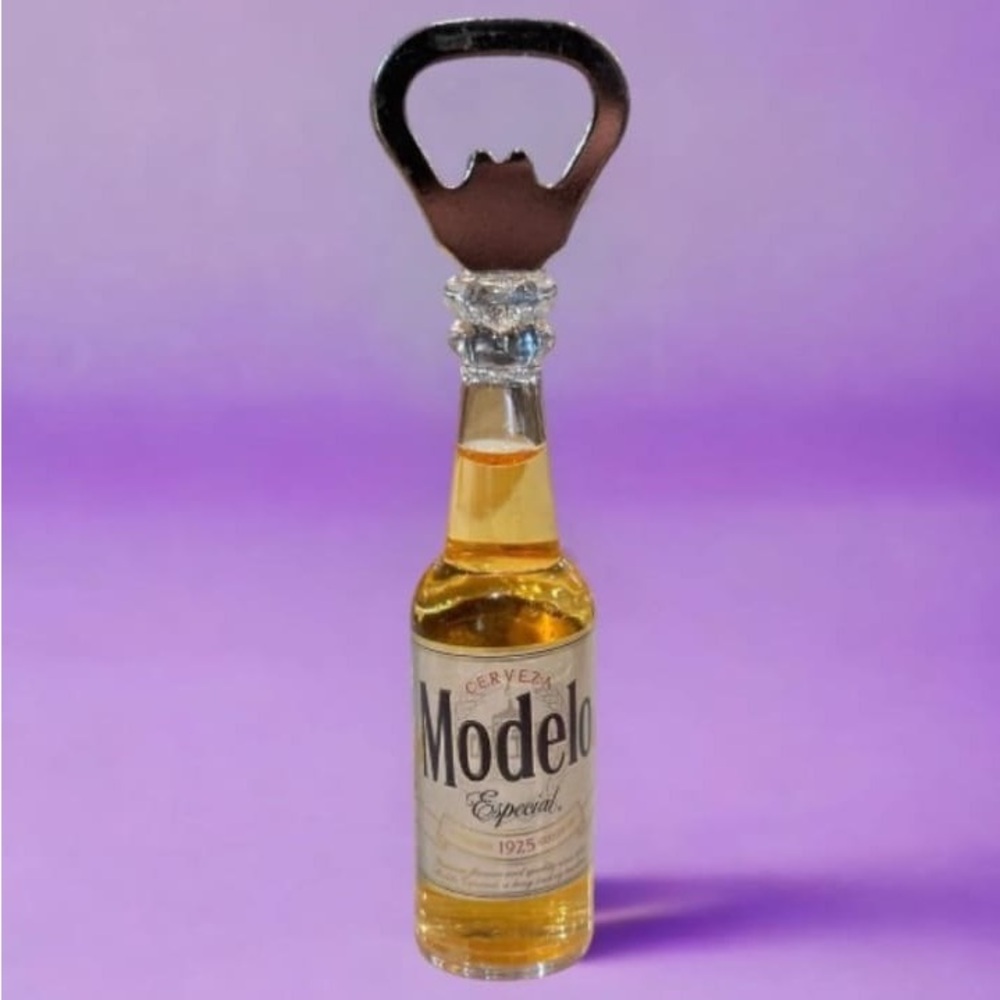 Modelo Especial Bottle Opener